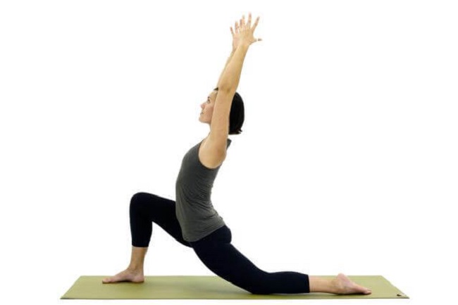 Bài tập yoga giảm cân bằng tư thế trăng lưỡi liềm